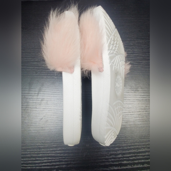 UGG ROYALE BABY PINK SLIPPERS/SLIDES Woman Size 7 - Picture 5 of 10
